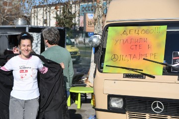 Prosvjedi u Srbiji: Počele blokade tri mosta u Novom Sadu