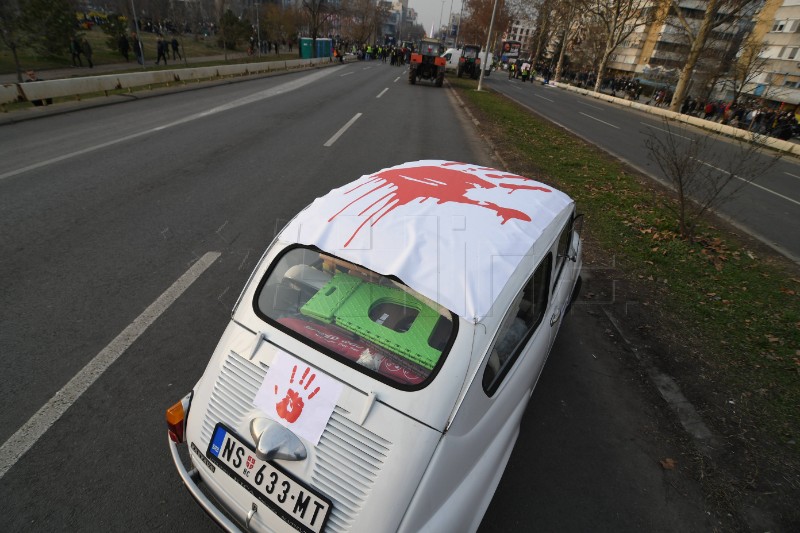 Kraj blokade mostova u Novom Sadu, studenti čiste prostor na kojem su prosvjedovali