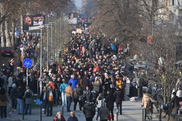 Kraj blokade mostova u Novom Sadu, studenti čiste prostor na kojem su prosvjedovali