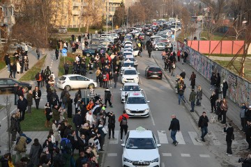 Kraj blokade mostova u Novom Sadu, studenti čiste prostor na kojem su prosvjedovali