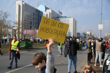 Kraj blokade mostova u Novom Sadu, studenti čiste prostor na kojem su prosvjedovali