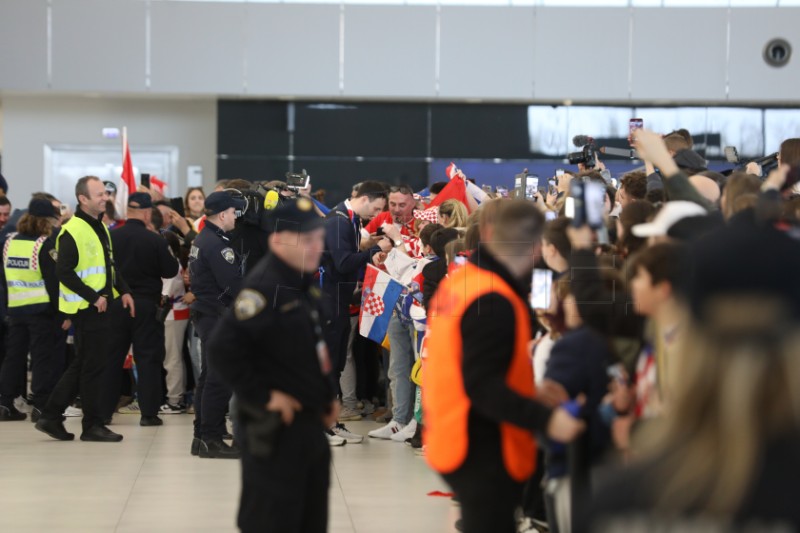 Srebrni rukometaši sletjeli u Zagreb, na Trgu ih čekaju deseci tisuća navijača