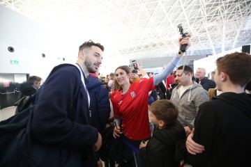 Srebrni rukometaši sletjeli u Zagreb, na Trgu ih čekaju deseci tisuća navijača