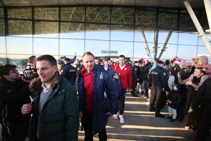 Srebrni rukometaši sletjeli u Zagreb, na Trgu ih čekaju deseci tisuća navijača