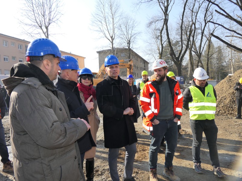 Bačić u Sisku obišao nekoliko lokacija poslijepotresne obnove