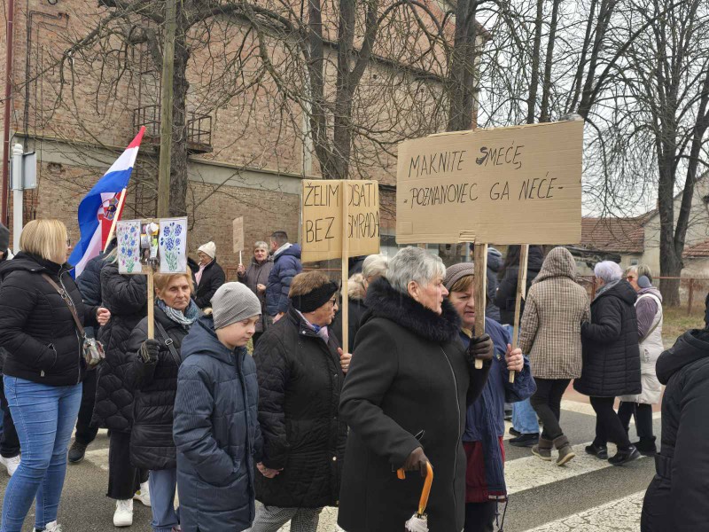 Prosvjed mještana Poznanovca zbog gomilanja otpada u krugu obližnje tvrtke