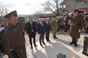  Ministar Medved na svečanom otkrivanju spomenika poginulim hrvatskim braniteljima