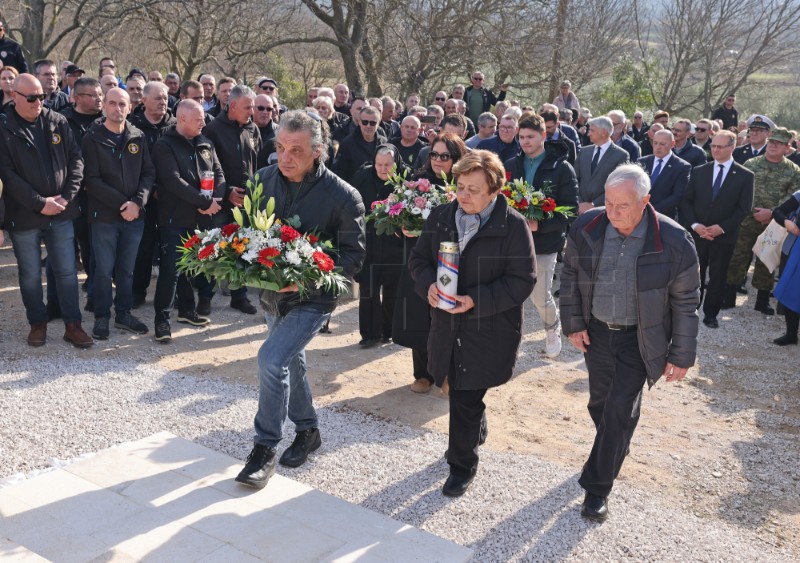  Ministar Medved na svečanom otkrivanju spomenika poginulim hrvatskim braniteljima