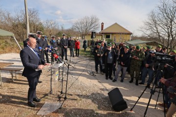  Ministar Medved na svečanom otkrivanju spomenika poginulim hrvatskim braniteljima