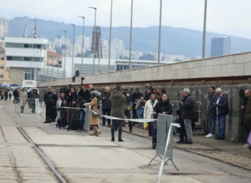 Brod "Galeb" privezan uz Molo longo u riječkoj luci