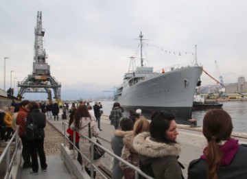 Brod "Galeb" privezan uz Molo longo u riječkoj luci