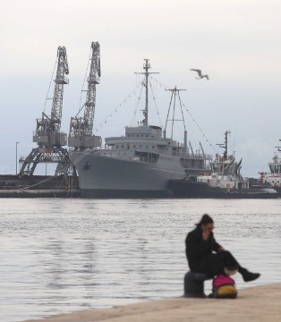 Brod "Galeb" privezan uz Molo longo u riječkoj luci