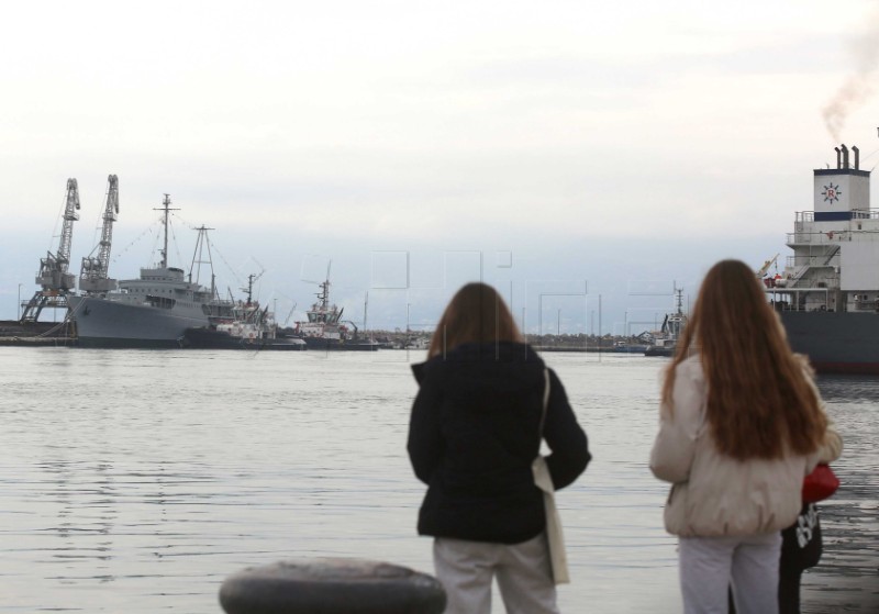 Brod "Galeb" privezan uz Molo longo u riječkoj luci