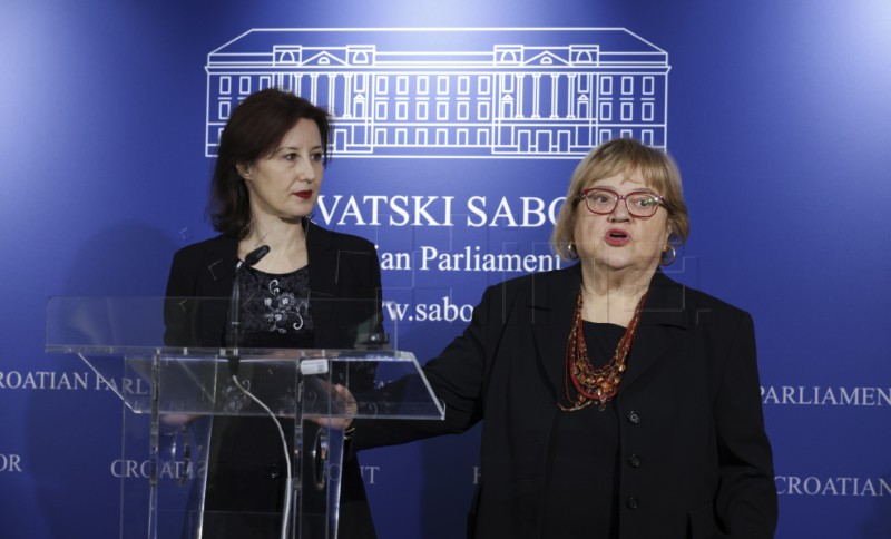 Konferencija za medije Anke Mrak-Taritaš i Dalije Orešković