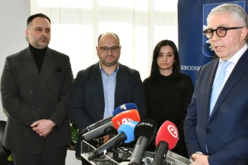 Slavonski Brod: Vučković uručila ugovor za izgradnju pretovarnih stanica