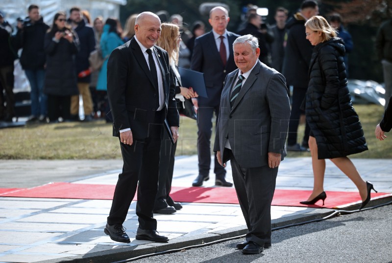 Dolazak uzvanika na inauguraciju predsjednika Milanovića