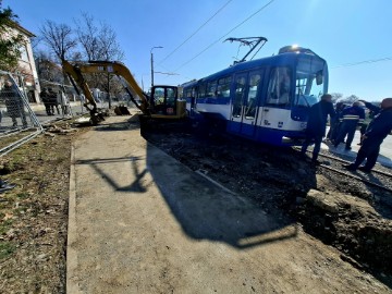 Osijek: Policijski očevid na mjestu sudara bagera i tramvaja