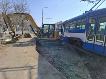 Osijek: Policijski očevid na mjestu sudara bagera i tramvaja