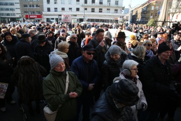 Održano protestno okupljanje potrošača ispred Hrvatske narodne banke (HNB)