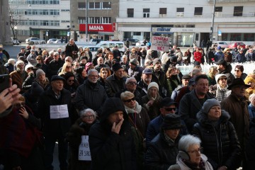 Održano protestno okupljanje potrošača ispred Hrvatske narodne banke (HNB)