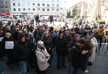 Održano protestno okupljanje potrošača ispred Hrvatske narodne banke (HNB)