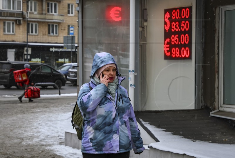 RUSSIA DAILY LIFE ECONOMY