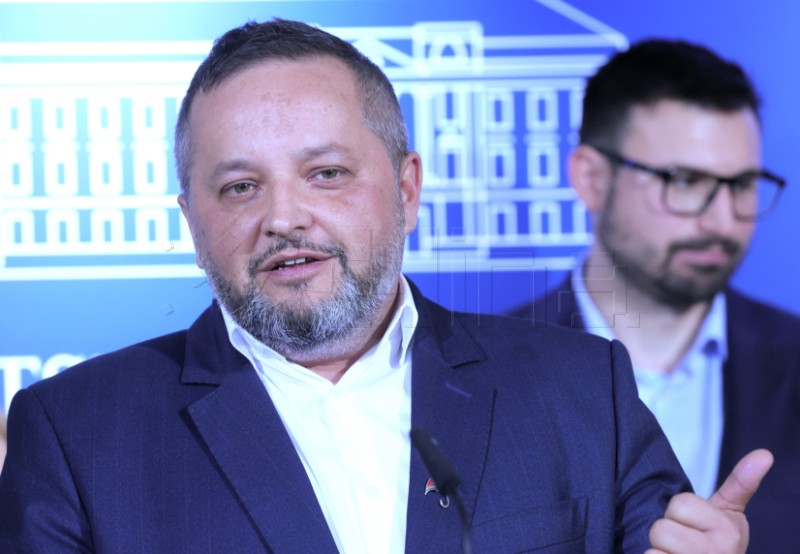 Zastupnici Marin Živković i Branko Kolarić održali konferenciju za medije