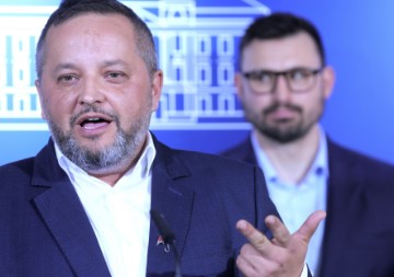 Zastupnici Marin Živković i Branko Kolarić održali konferenciju za medije