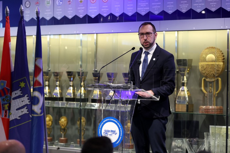 Predstavljanje sporazuma o uklanjanju postojećeg i izgradnji novog stadiona Maksimir