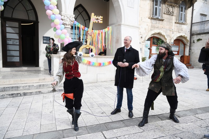 Split: Službeno proglašena vladavina maškara u Splitu