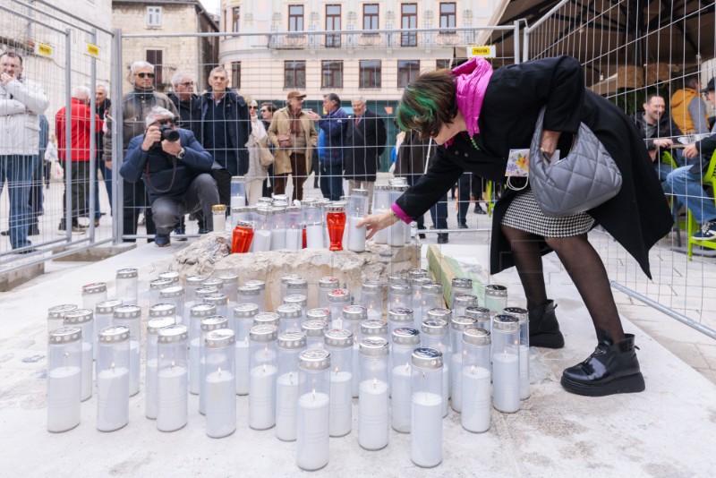  Split : Mirni prosvjed povodom uklanjanja štandarca s Pjace