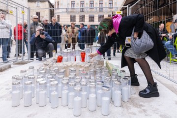  Split : Mirni prosvjed povodom uklanjanja štandarca s Pjace