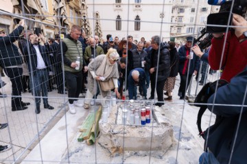  Split : Mirni prosvjed povodom uklanjanja štandarca s Pjace