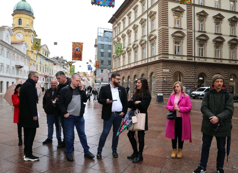 Rijeka: Prosvjed triju inicijativa ispred Gradske vijećnice