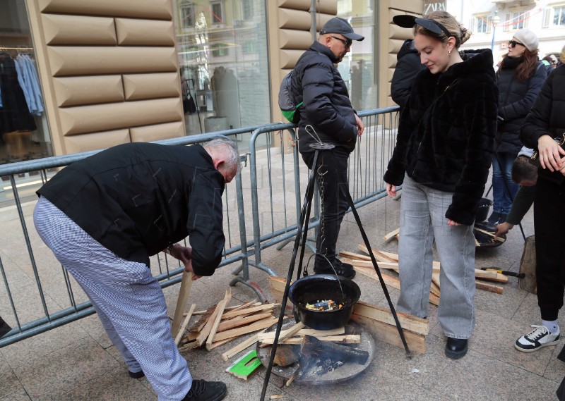 Rijeka: Humanitarno karnevalsko kuhanje maneštre