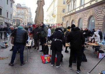 Rijeka: Humanitarno karnevalsko kuhanje maneštre