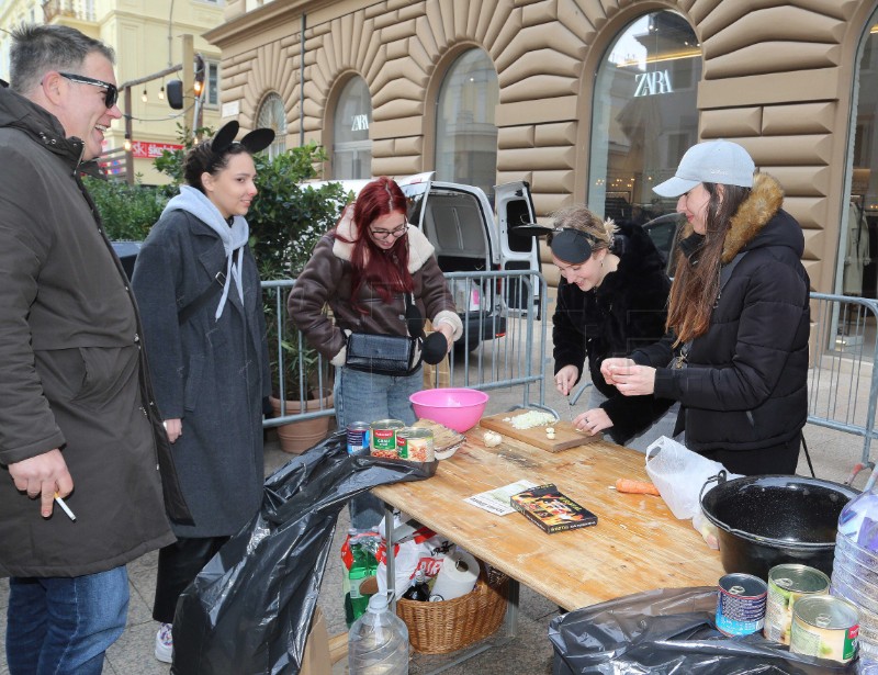 Rijeka: Humanitarno karnevalsko kuhanje maneštre