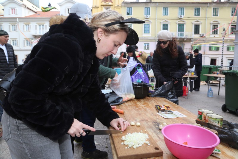 Rijeka: Humanitarno karnevalsko kuhanje maneštre