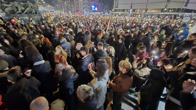 Masovni prosvjed u Nišu okončan 15-minutnom šutnjom za 15 poginulih u Novom Sadu