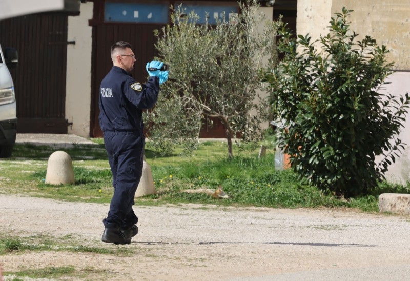 Zadar: Preminuo 26-godišnjak kojeg je policija pronašla na cesti