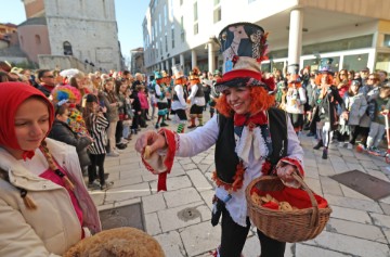 Zadar: Karnevalskom povorkom ulicama Poluotoka završeno “Karnevalsko vrime 2025.”