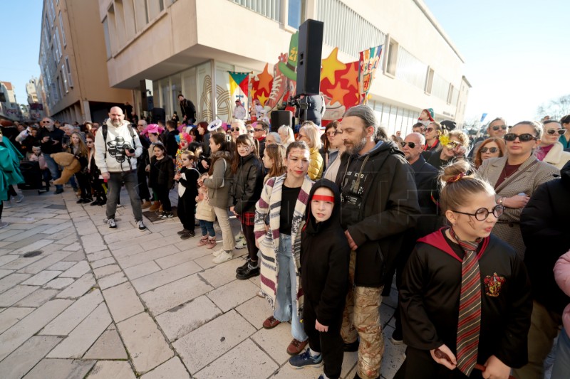 Zadar: Karnevalskom povorkom ulicama Poluotoka završeno “Karnevalsko vrime 2025.”