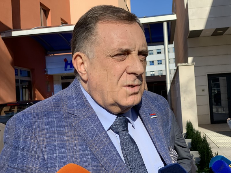 Dodik izjavio da će ministri SNSD-a podržati proračun ali ne i zakone o sudu i VSTV