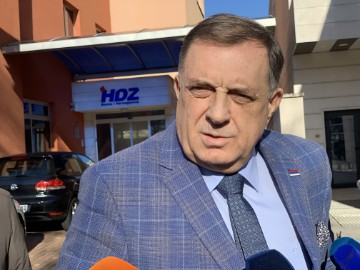 Dodik izjavio da će ministri SNSD-a podržati proračun ali ne i zakone o sudu i VSTV