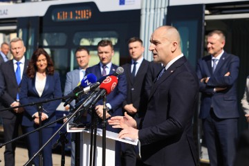 U Osijeku predstavljen novi Končarev tramvaj