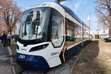 U Osijeku predstavljen novi Končarev tramvaj