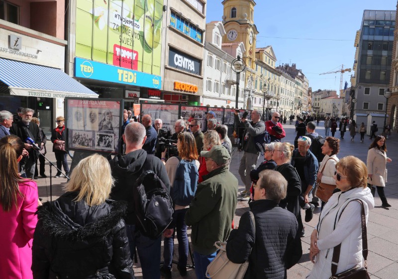 Izložba "Partizanke" na riječkom Korzu