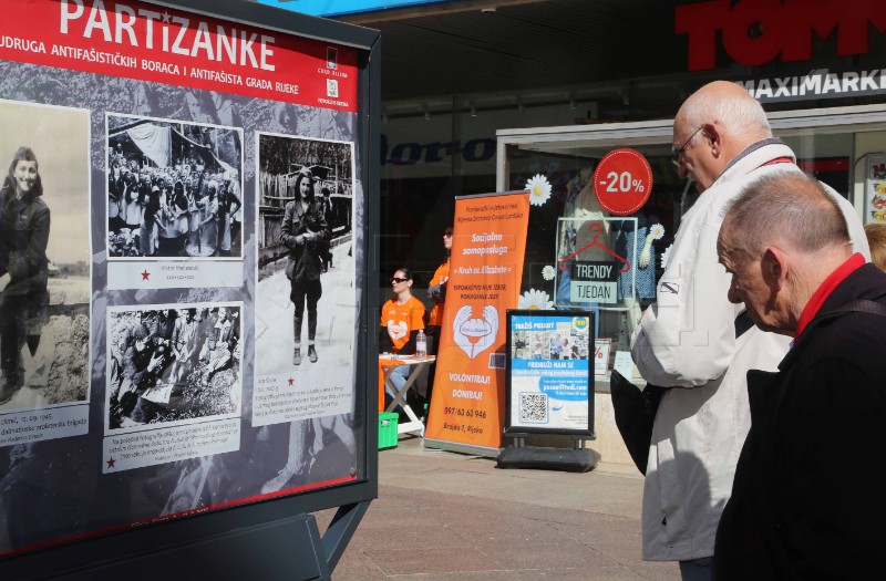 Izložba "Partizanke" na riječkom Korzu