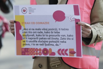 Performans ženske sekcije SSSH povodom Dana žena