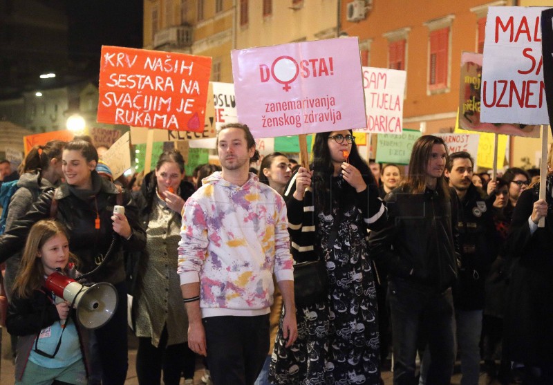 Rijeka: Noćni marš pod geslom "Feminizam nema granica"